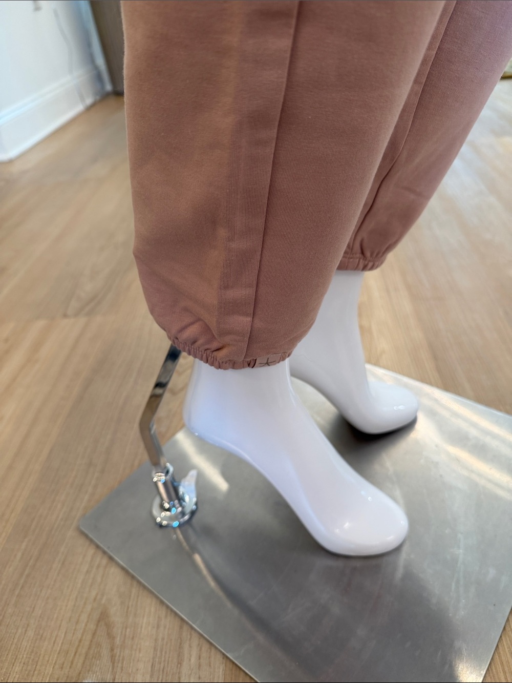 Barefoot Dreams Pink Clay V-Neck Pullover LuxeLounge Pants Mixed Set - Picture 4 of 14